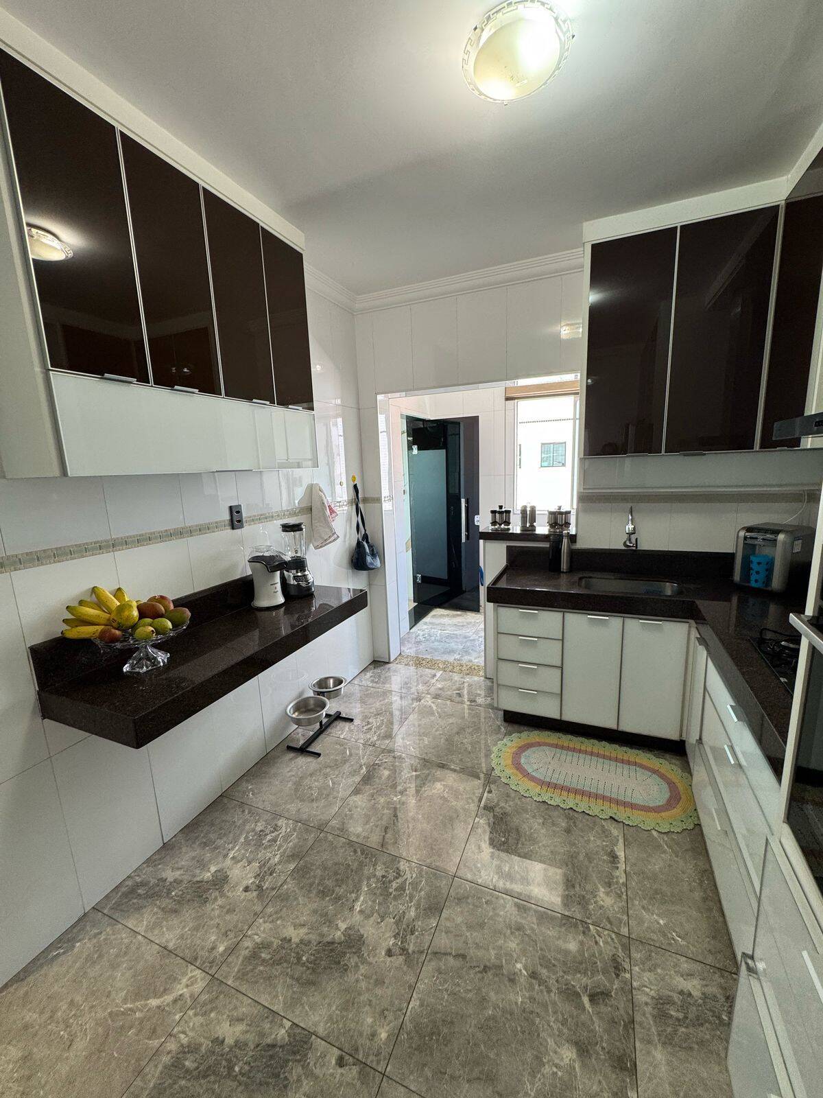 Cobertura à venda com 4 quartos, 240m² - Foto 2
