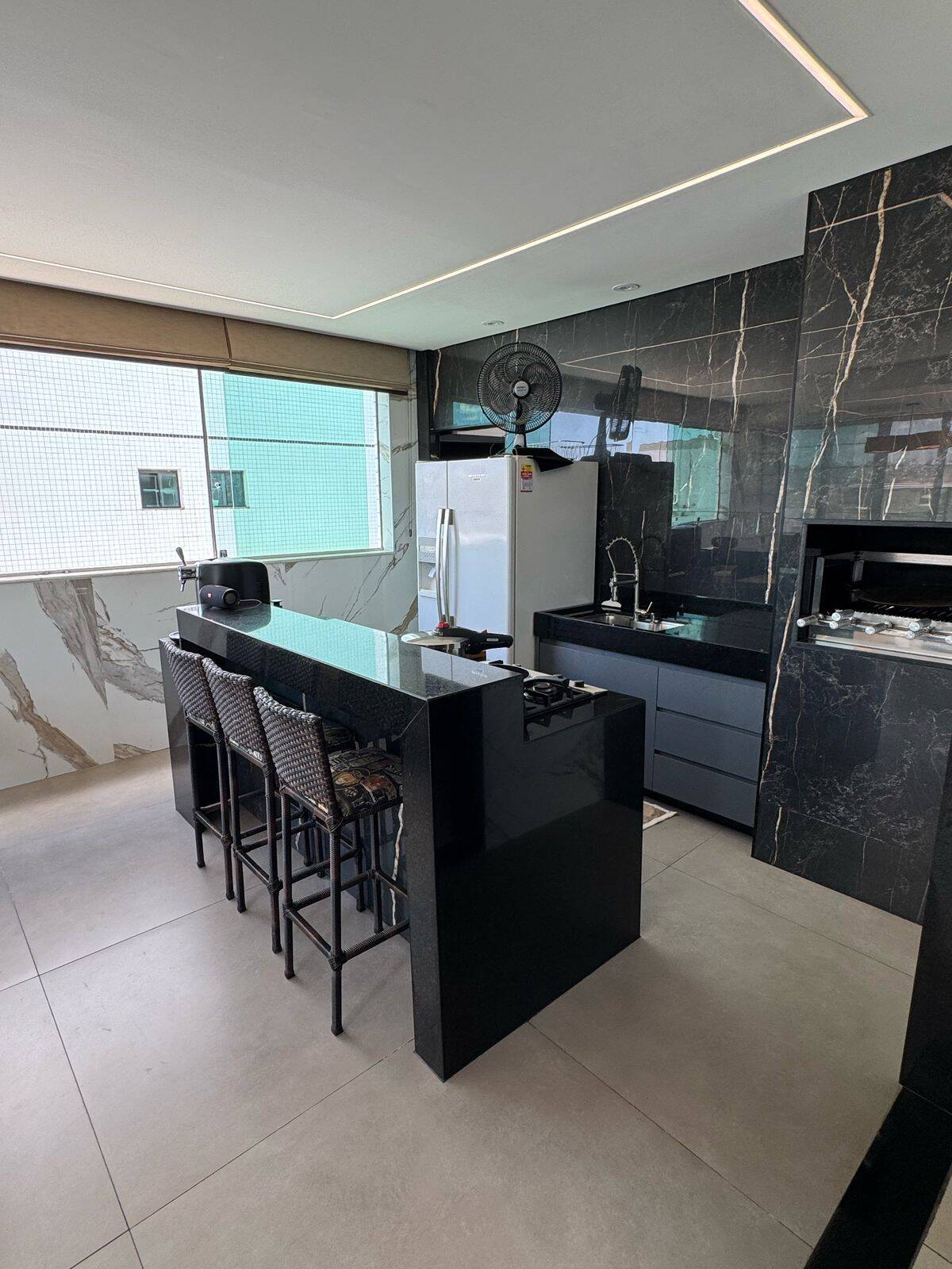 Cobertura à venda com 4 quartos, 240m² - Foto 1